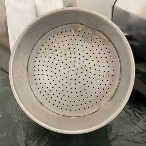 Espresso Maker -Gnali & Zani brand , 6 cup, aluminum, designed in Italy - Picture 15 of 16